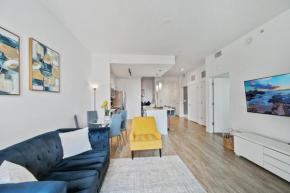 Luxury 1 BR with DEN Downtown Tampa Apt - City Views, Rooftop Pool, Workspace